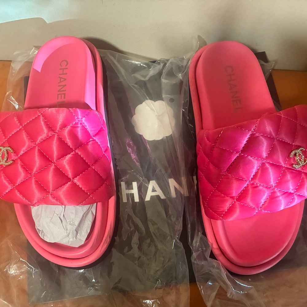 CHANEL Hot Pink Quilted Slide Sandals with CC Accent